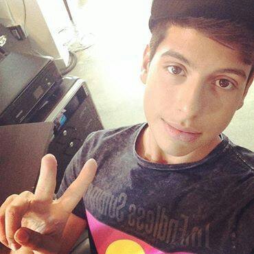 Mi sueño es que @matthunter123 @AustinMahone me sigan!! sería la más feliz de todo el mundo por que lo amo con todo mi corazón♡