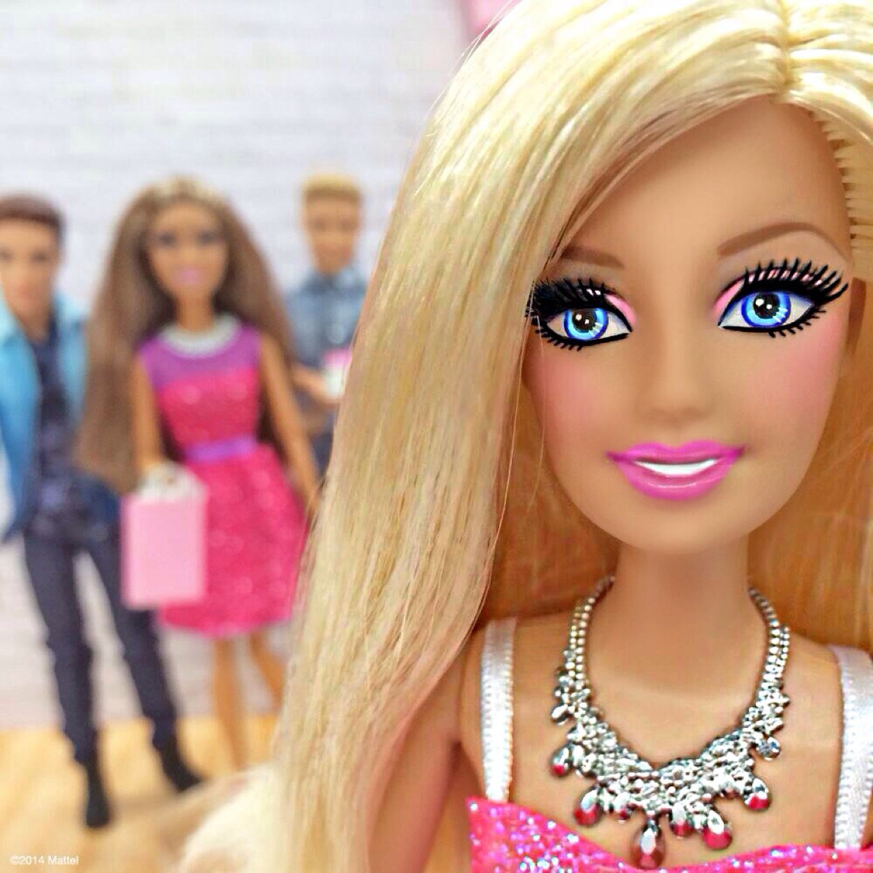 ... ^_^ I am beautiful, blonde, I have blue eyes and i'm  Nice !!! ~* #Barbie *~