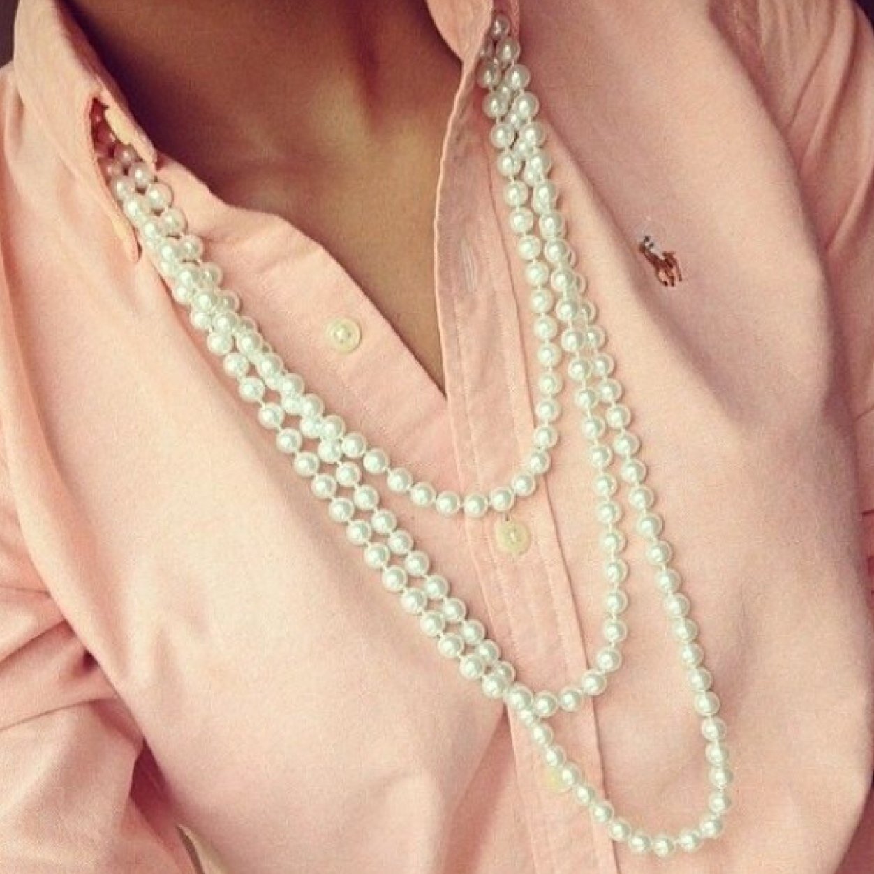 Classy Kentucky Sweetheart. Sweet tea is what I crave. Classy is how I was raised. Monograms and Pearls were made for preppy girls.❤️✨