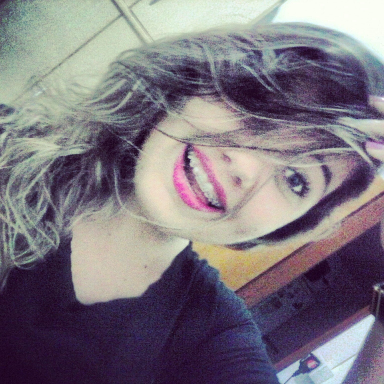 Looking forward always with one goal :]
Cantar *-*, Rock e Metal =3  Follow?