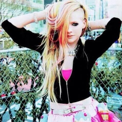 @AvrilLavigne forever 3 Spanish? Fb:/AdminRamonaWale (Page)