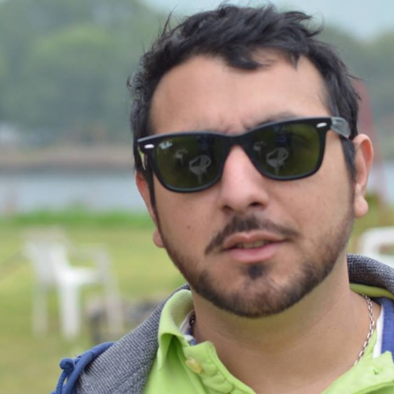 Periodista y Relacionador Público. Irónico y sarcástico, pero buena onda -dicen- Director ejecutivo en Networker.cl y collectiveminds.cl