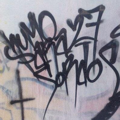 Escritores de graffiti, pseudo rapers, bola de borrachos.
