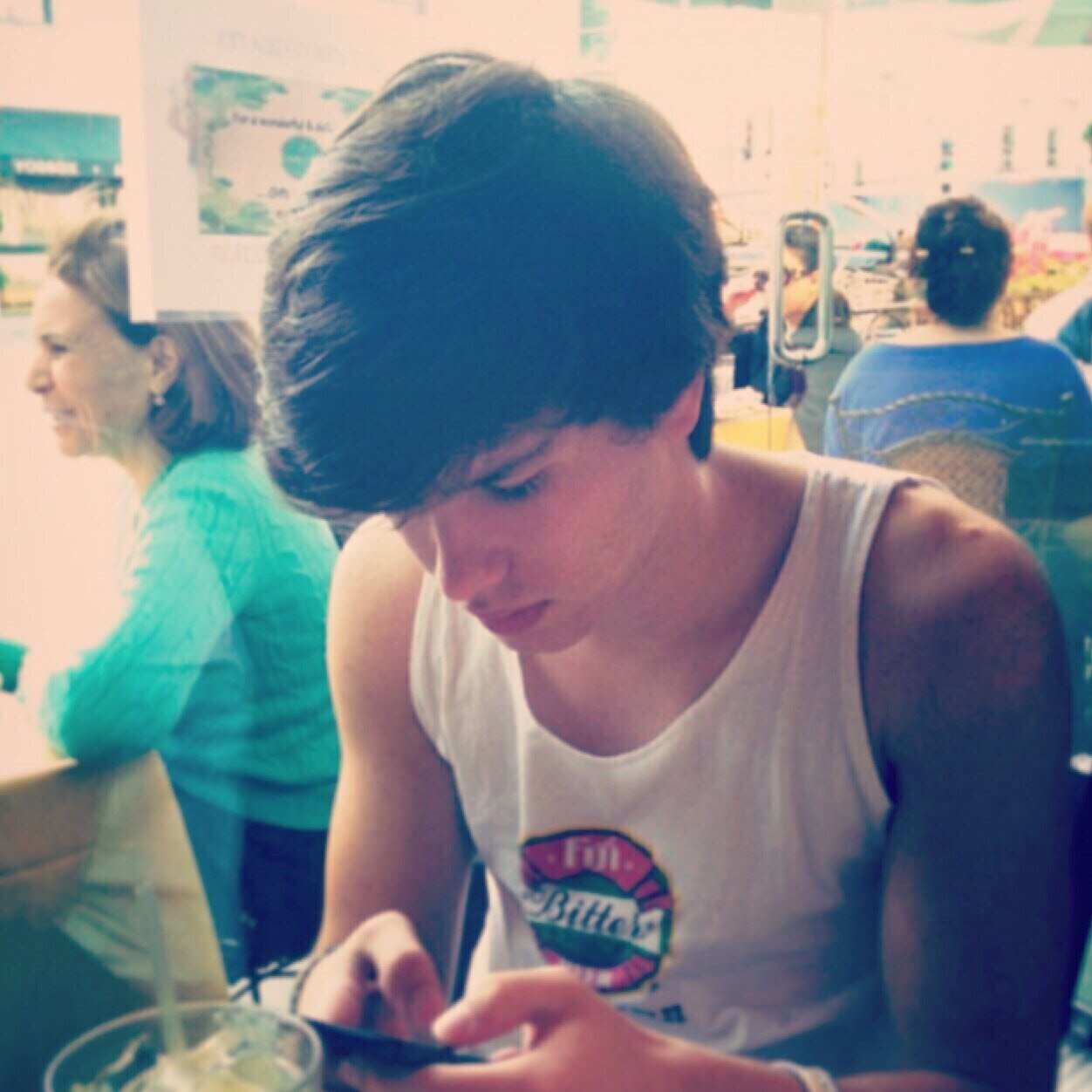 RodrigoMendooza's profile picture. 17. Durante los 5 segundos que has estado leyendo esta bio no has estado pendiente de tus problemas. ¿Ves? No es tan difícil.