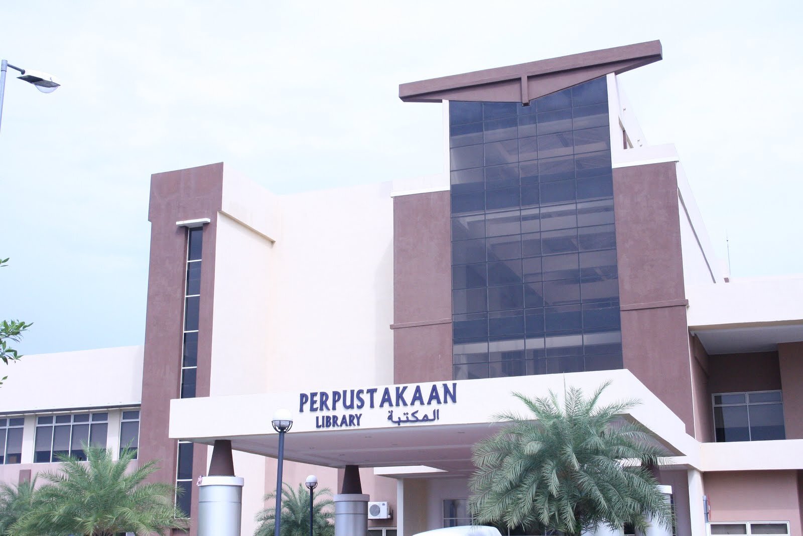 Ini adalah Twitter Rasmi bagi Perpustakaan USIM. 
This is the Official Twitter for USIM Library.