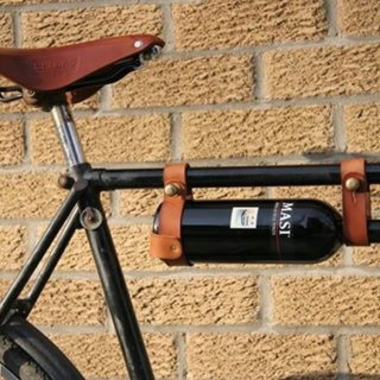 Emprendimiento femenino con carácter y pasión, un espacio de encuentro entorno al vino y sus detalles.
