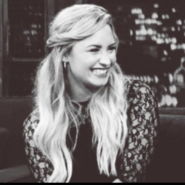 ❁ I'm a bad bitch jumping off a moving train with demi ❁