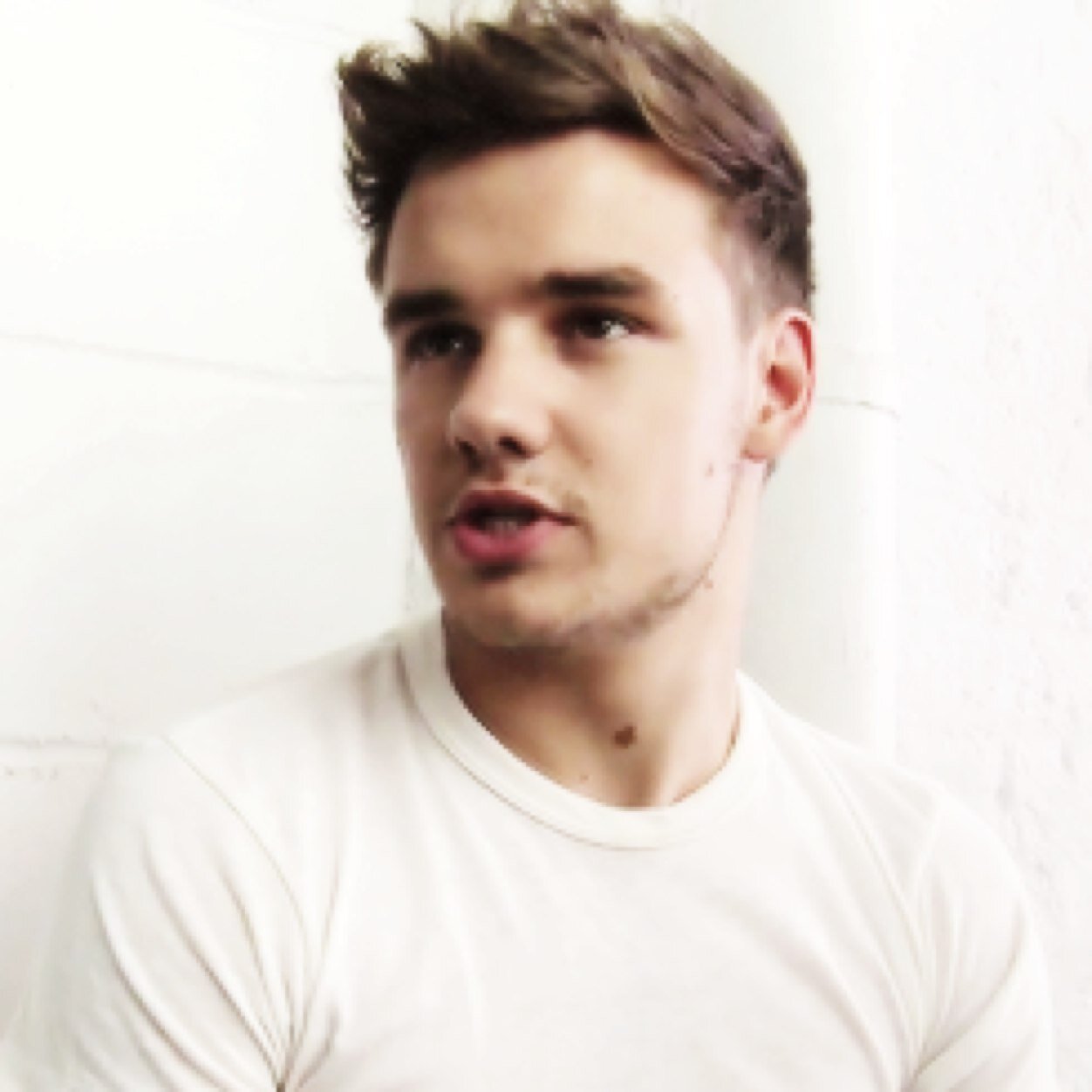 Follow @louislovelyface  pls ♡