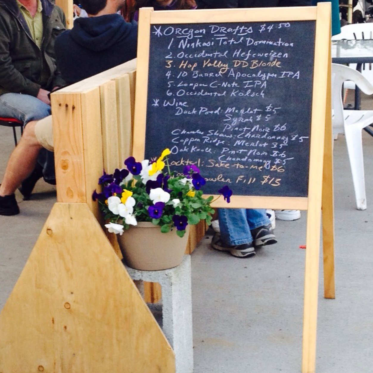 Serving up the best of beer on tap and wine at the Rose City Food Park in NE Portland ( Sandy Blvd/52nd Ave). The finest food carts around.