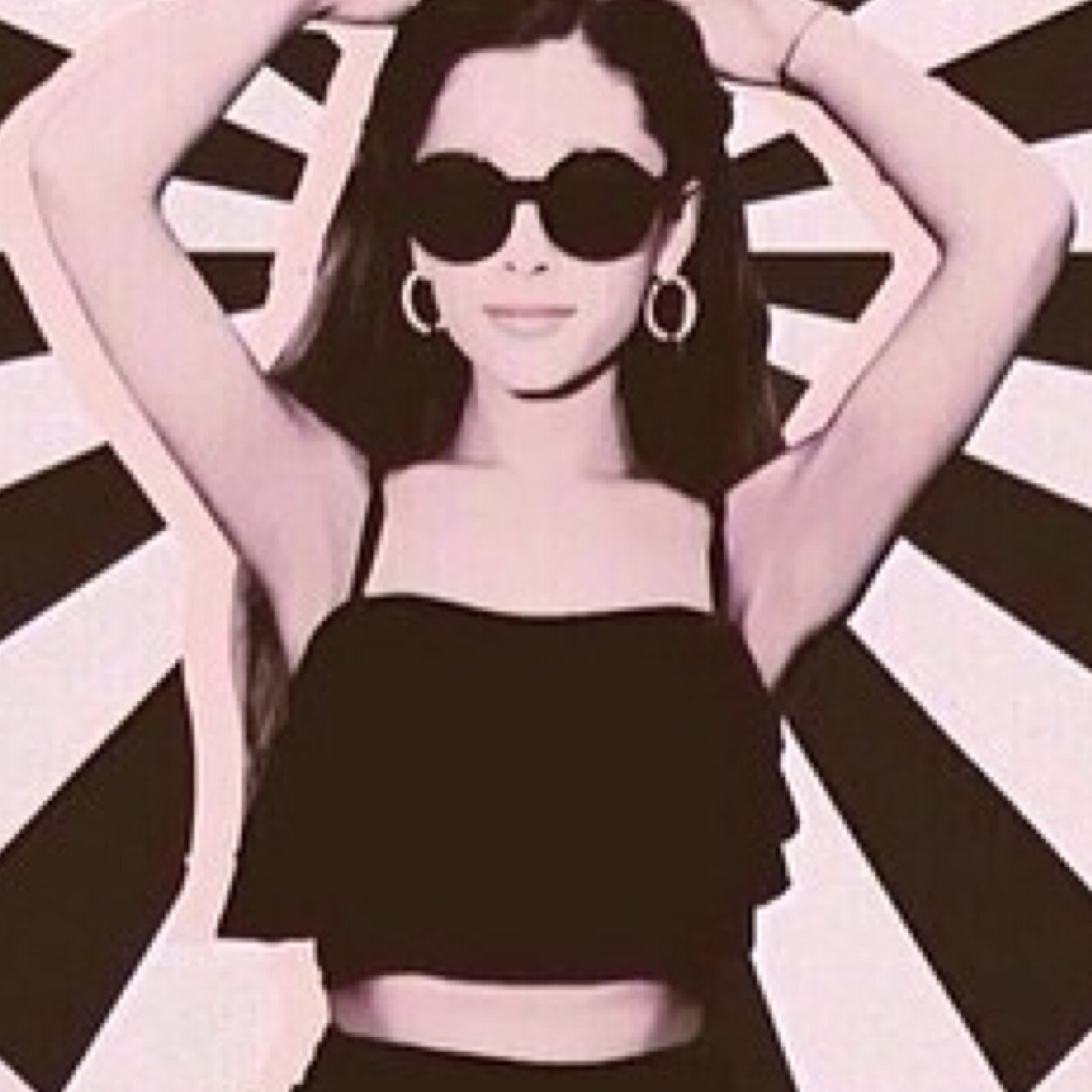 I almost love pizza more than ari but almost is never enough @arianagrande