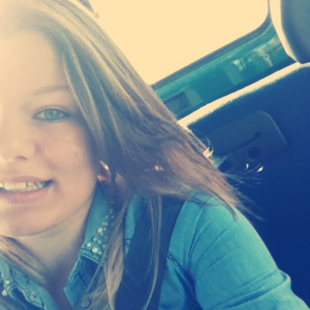 Snapchat : luucieait ; facebook : luu cie ; instagram : luciemtrt