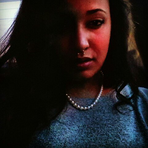 My name is Reina. Im 19 and in #college.
If you dont know me, dont judge me. 
#teamlightskin #teammixed #teamsteelers
