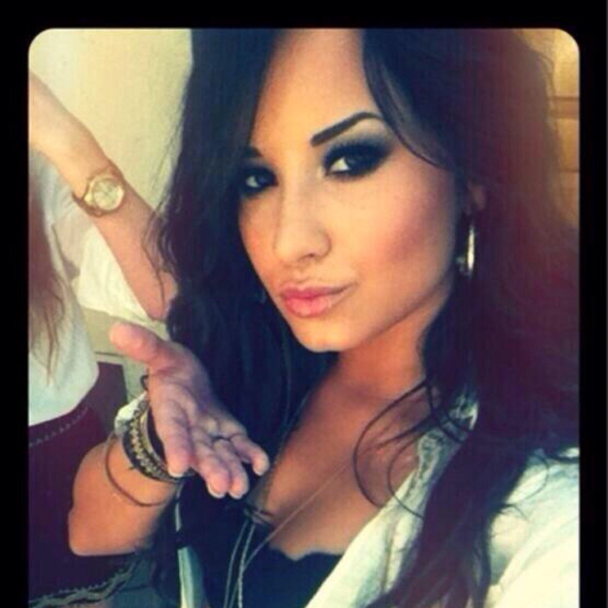 I am a girls who's dreams came ture This is my account to tell my life story My full name is Allison Sonny Jade Munroe