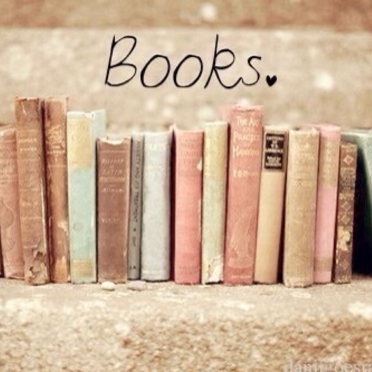 Club de lectores(: 
Amantes de la lectura, sean bienvenidos. 

Instagram: entreparrafos