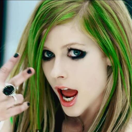 アヴリル ラヴィーンカッコカワイイbot 迷彩服にサングラス 似合うねぇ Avril好きな人rt Avrillavigne Rtした人全員フォローする Http T Co 2fvqcg9hht