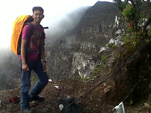 Jdilah dri kta sndri,bkan jdi dia,mreka,atau siapapun itu,krna kita blum tau bhwa kmampuan kta yg terpndam itu sbnar-y lbih hbat dri pda mreka2 yg dluar sana ;)
