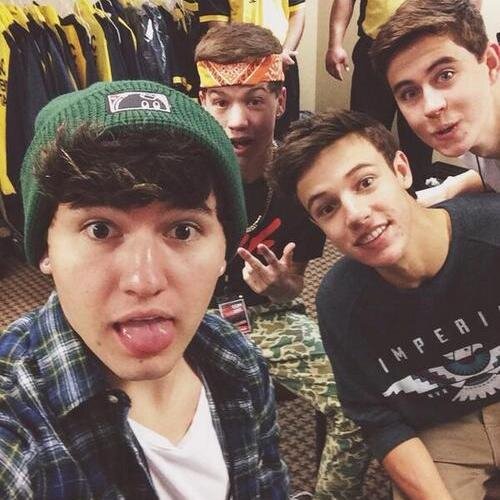 niamsgrier's profile picture. lol ur not o2l or magcon