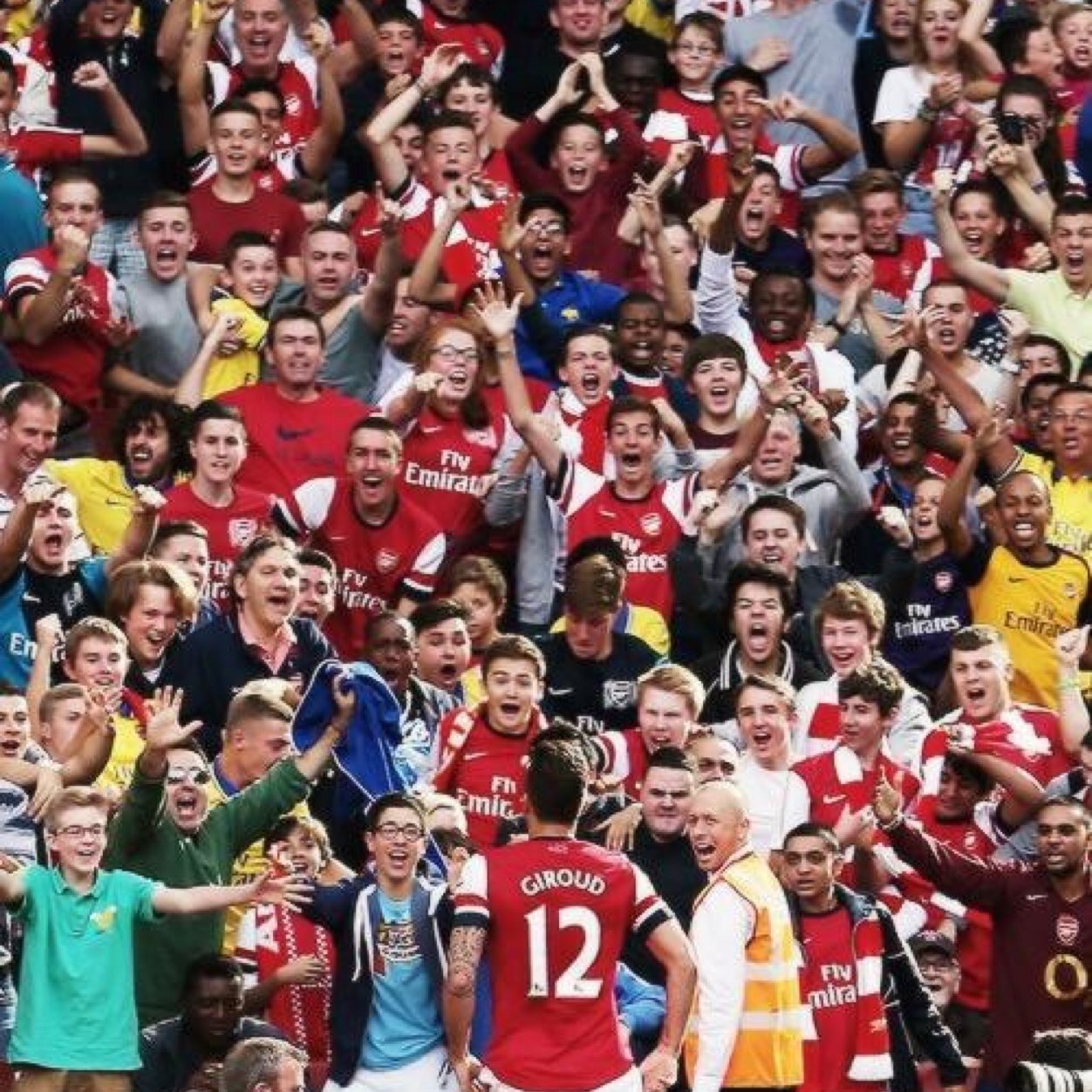TheArsenalGoons's profile picture. The Arsenal. Follow back Gooners! If i dont follow back just ask! #COYG #GoonerFamily #VCC