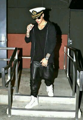 Love is like the wind.You cant see it but you always can feel it . Love is A Walk To Remember . @justinbieber he is my hero 3