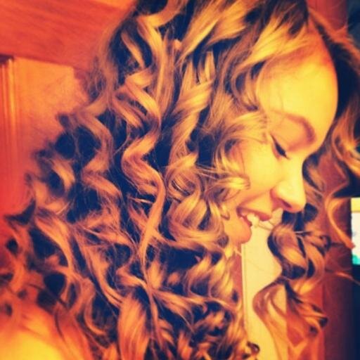 @JustAylaK is flawless.Always here to support her.Hoping to find other fans,thank you for following!xo Started:21/10/13
(Inactive bc of exams,love you all xo)