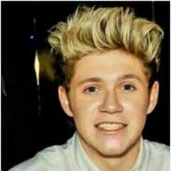 Ask me: http://t.co/N2O3GHBpB8 … :) Love ya ! ♥ im Niall, im in one direction. i sing and play an instrument with 6 strings on it !