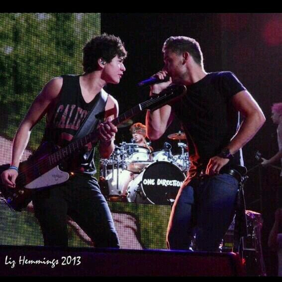 this is a free follow from @teamnialler139 and @aussieboys_ follow her and ask for a DM to Liam/5 or James/5