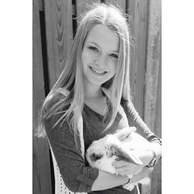 16yrs, addicted to food, love friends and family