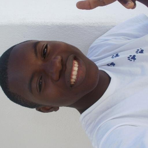 Meu nome é Dunildo Fernandes tenho 18 anos vivo em Portugal tenho namoradas etc...