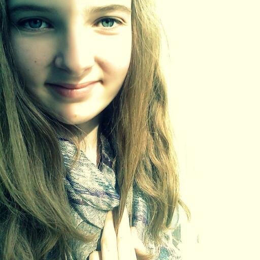 AdeLisaa17's profile picture. 