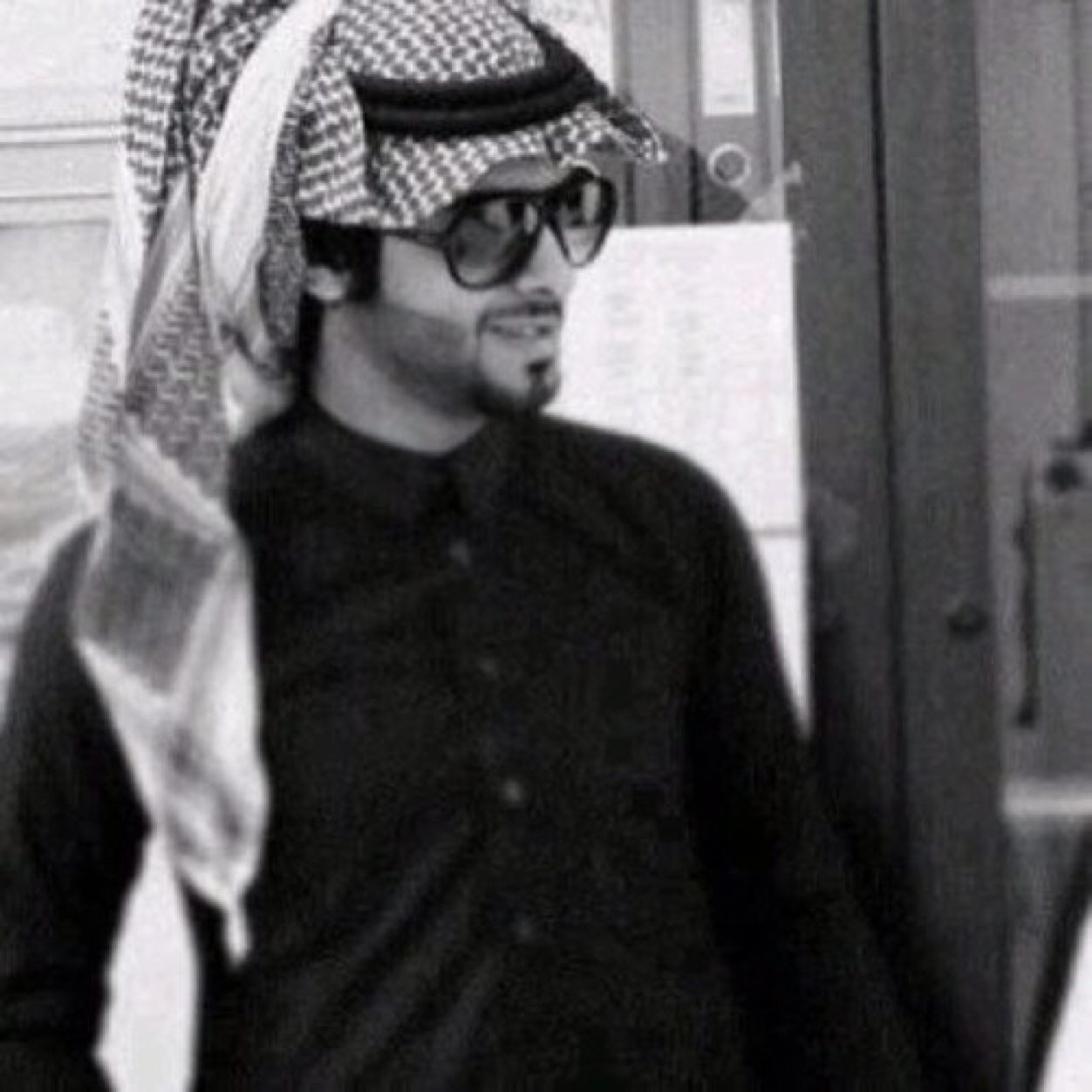 اترك للشخص الاخر ثمن تذكرة العودة دائما
