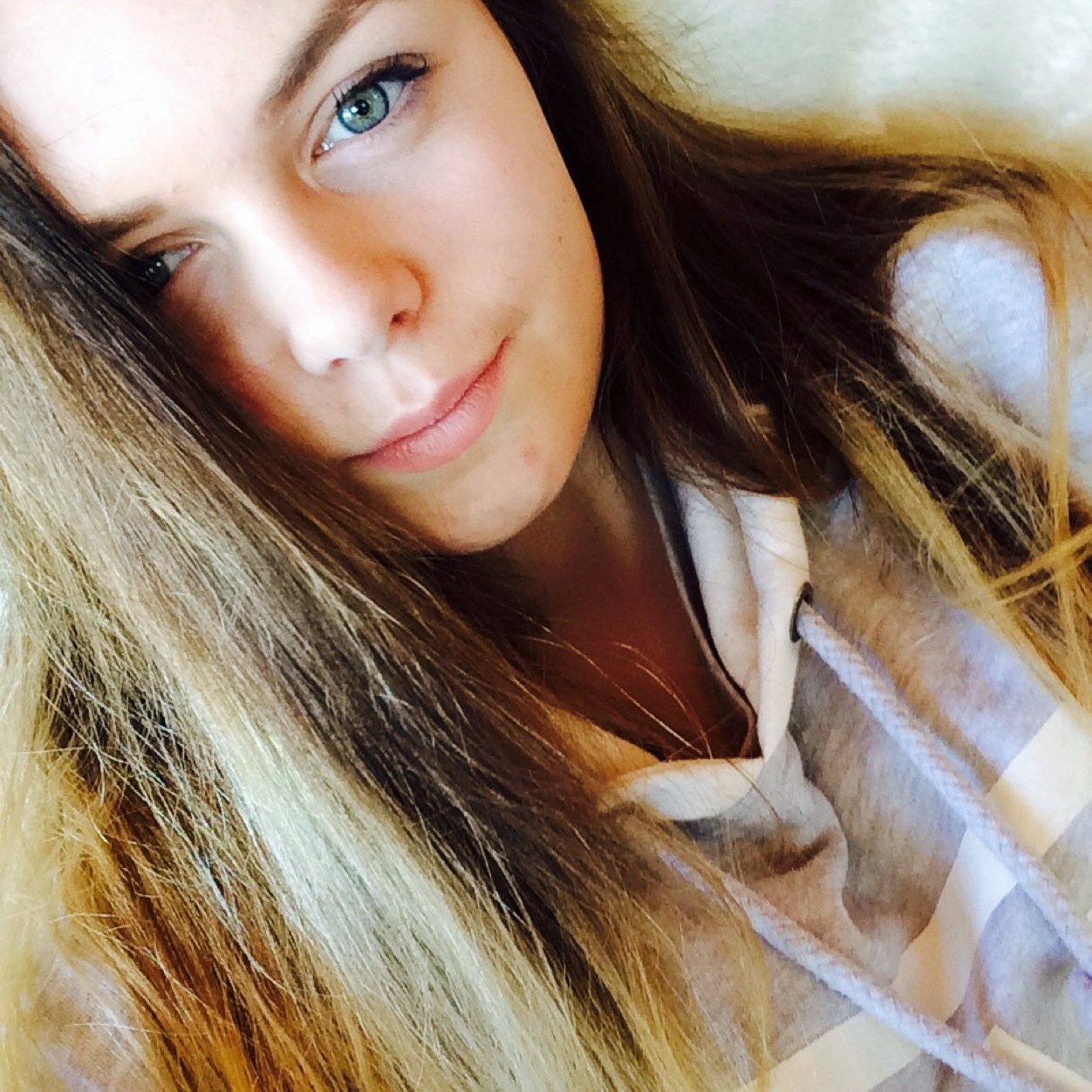 Bergenser jente med selvironi, er generelt tilbakestående og er fremtidig sangstjerne (Justin Bieber followed me 24/6/12)