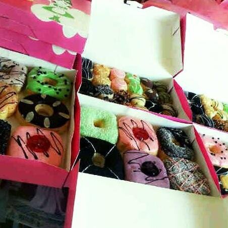 Modori Donat, Donat Internasional Harga bersahabat | cek favorite :) | Reseller Welcome | Untuk Info dan Pemesanan Hubungi 08994601280 atau 085601904869