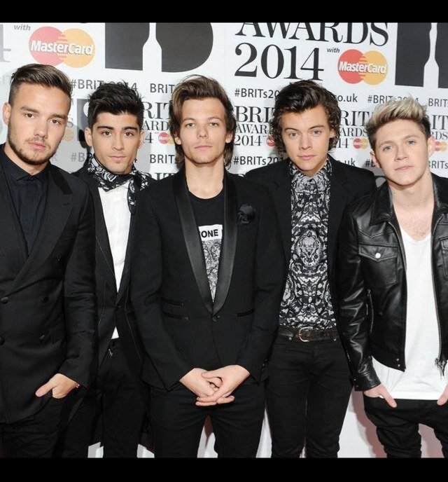 Directioners page! Updates and Facts come here!............. Harry, Niall, Zayn, Liam, Louis! = One Direction❤️
1/5