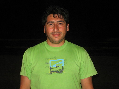 Felizmente casado y padre de dos hermosos angelitos. Chef en pañales, ganadero en potencia, pelotero a concho y chofer de tractor los fines de semana