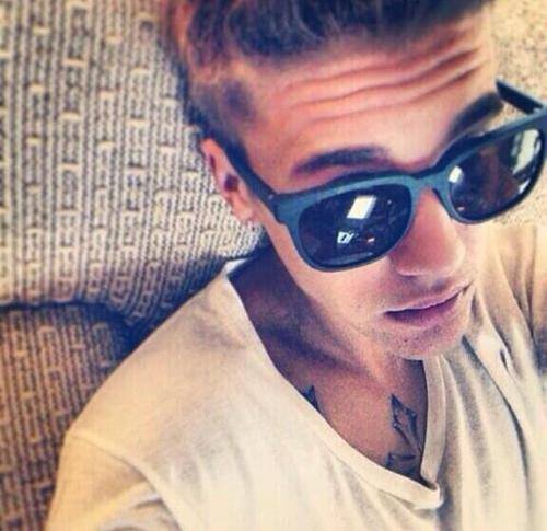 I'm a directioner n
 a belieber!5 boys and justin bieber colour up my life!THANK YOU...I just love being myself.. 
http://t.co/Reg6Jh8TO0