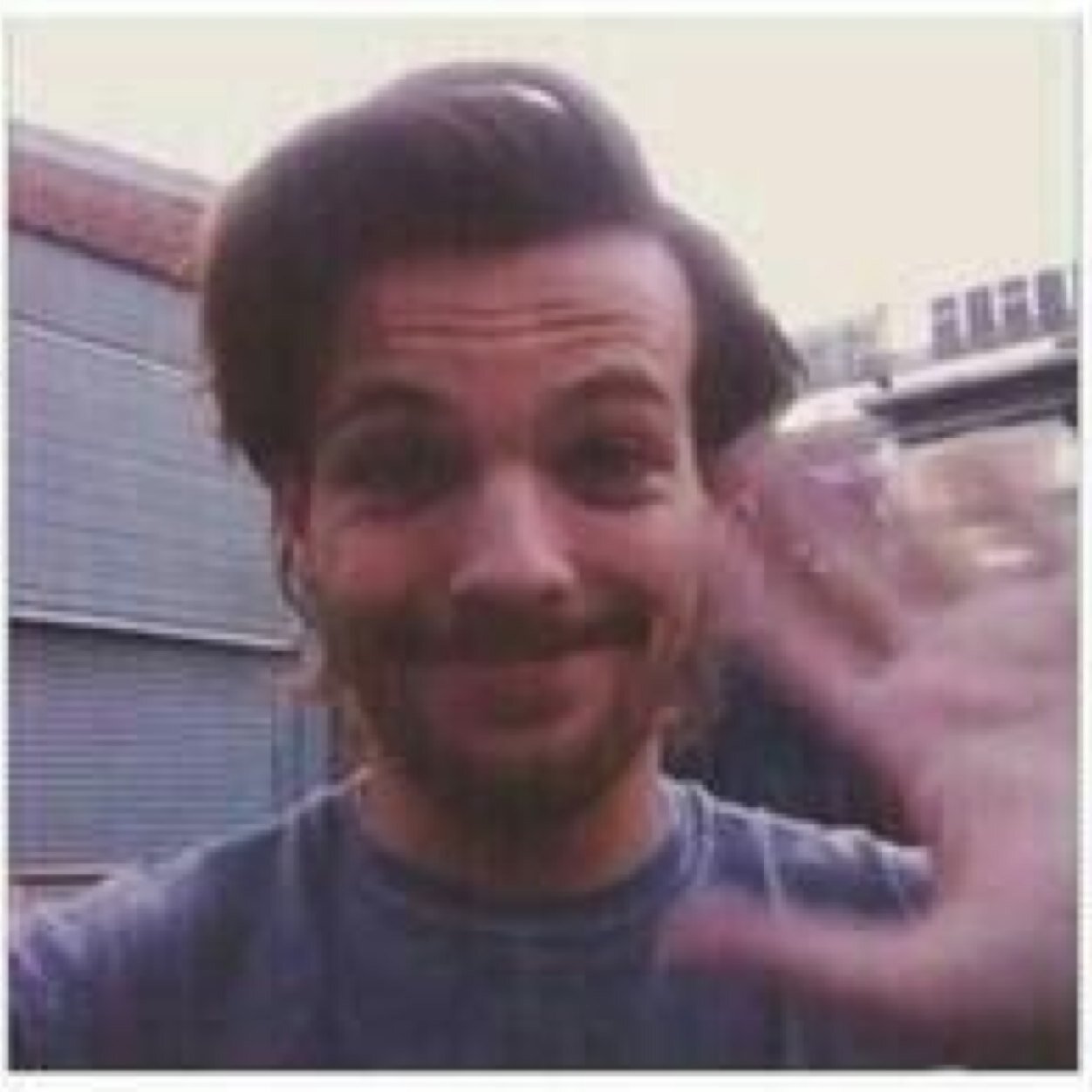 UR FAB FOLLOW @lilacnialloh BECAUSE I LOVE U