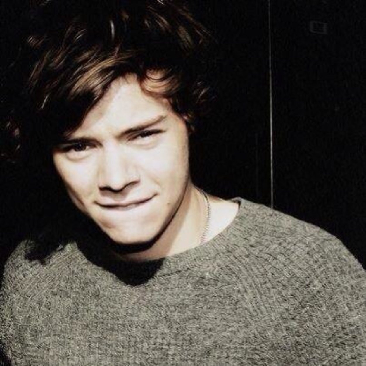 เป็นวัยรุ่น อยู่ในช่วงว้าวุ่น และ คลั่งหนุ่มตะวันตก ||ทักได้ แต่ตอบช้า