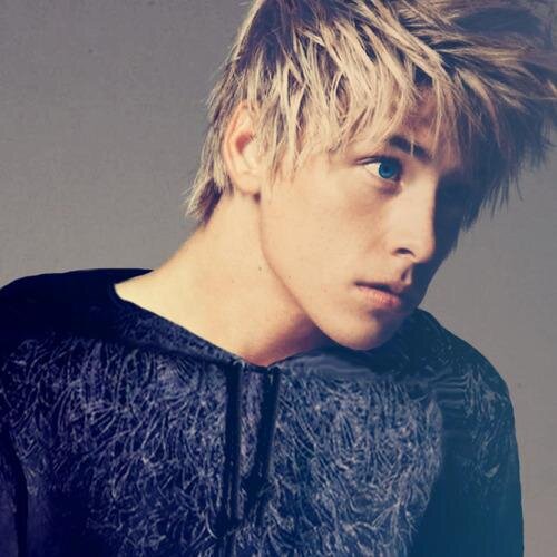 King of Winter. Guardian. Friend of the Moon. Annoyance to the Easter Bunny. Need any more info? #Single #Jelsa