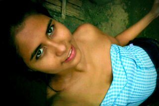 Soy  de esas personas q piensan q con una sonria puede dar alegria a todo el mundo ...                 Para ser feliz solo te necesito aty