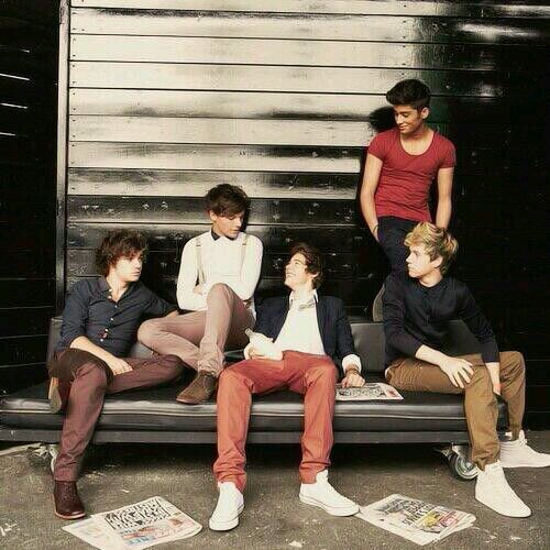 One Direction es mas que una banda, es mas que eso es hacer soñar a sus fans con poderlos conocer, de hacernos felices cuando estramos tristes 1D es lo mejor ♥