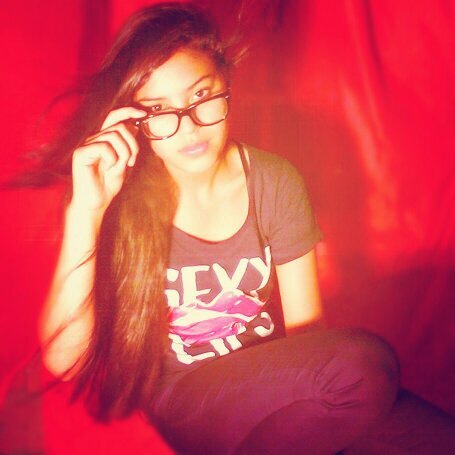 ♡ Juego a ser modelo y tan solo ver una camara y luces a mi al rededor por un instante pienso en lo grande que podria llegar #BelieveInYourself..