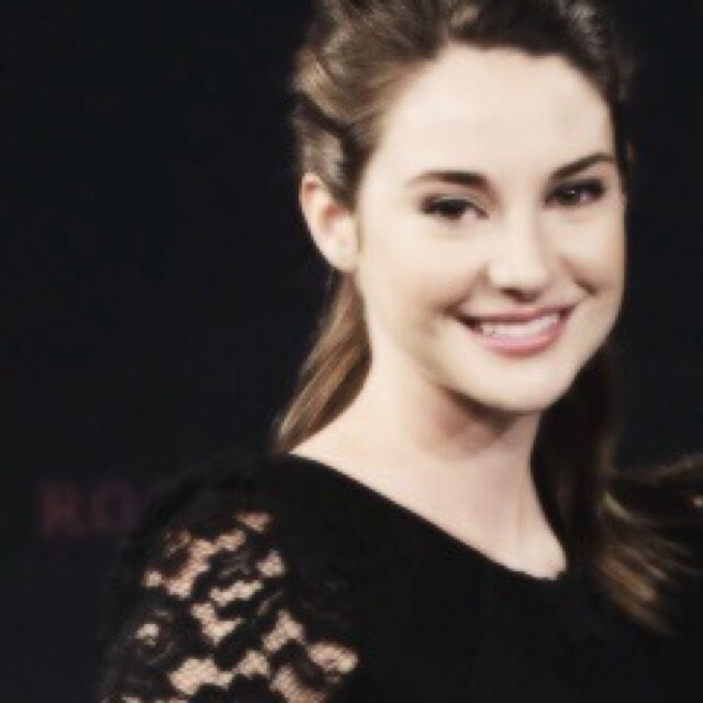 IngeniousSnare's profile picture. 'My body breaths, heart still beats, but I am not alive.' | Ravenclaw. | Nightmare disorder.