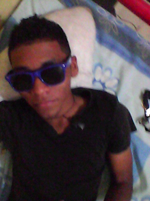 Si Dios te trajo al mundo para ser parte del mio, si tu no estas me hundo y funciono vació.!!!