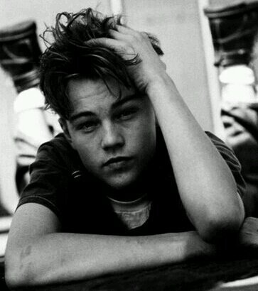 GunpowderInk's profile picture. 19. El Amor no existe. Escribo, luego existo. Poeta incomprendido. Me fugué de casa. La tinta también puede ser pólvora. ¡Quita, perro burgués! #RPDesBarricades