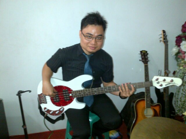 I live my life for Jesus Christ. Tukang tarik senar bass @constantine_ID