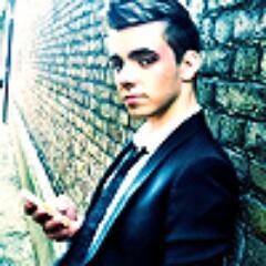 fivewantted's profile picture. Me deixa perseguir o sol em paz.