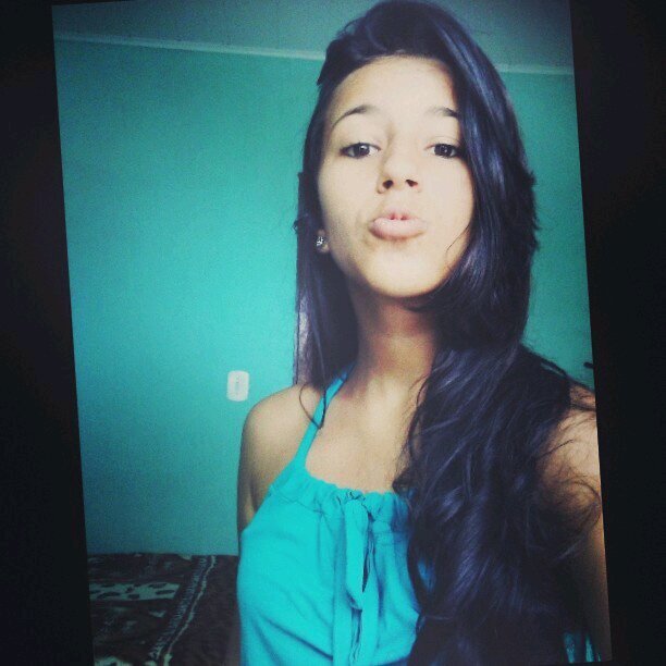 13 anos, morena, flamenguista.