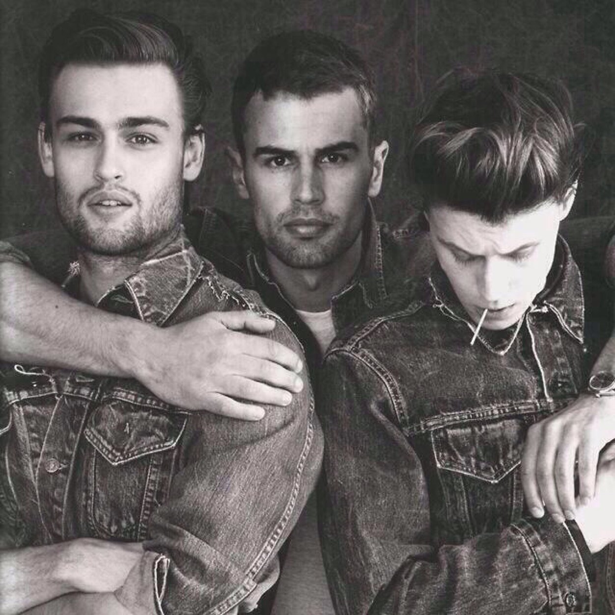 TheosSlut's profile picture. Follow @IgnoreYourFears, she follows back.