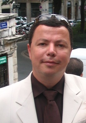 Entrepreneur d'origine bretonne et ayant émigré au Québec il y a 4 lustres.   intérêts? gastronomie, politique, international, vin, technologies