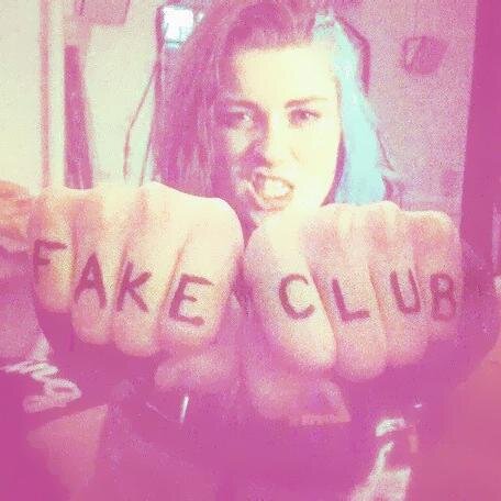 Quer ser fake FAMOSA ? Envie suas fotos para fakeclub-contato@hotmail.com e apareça no http://t.co/BNzC2Gtf46 !